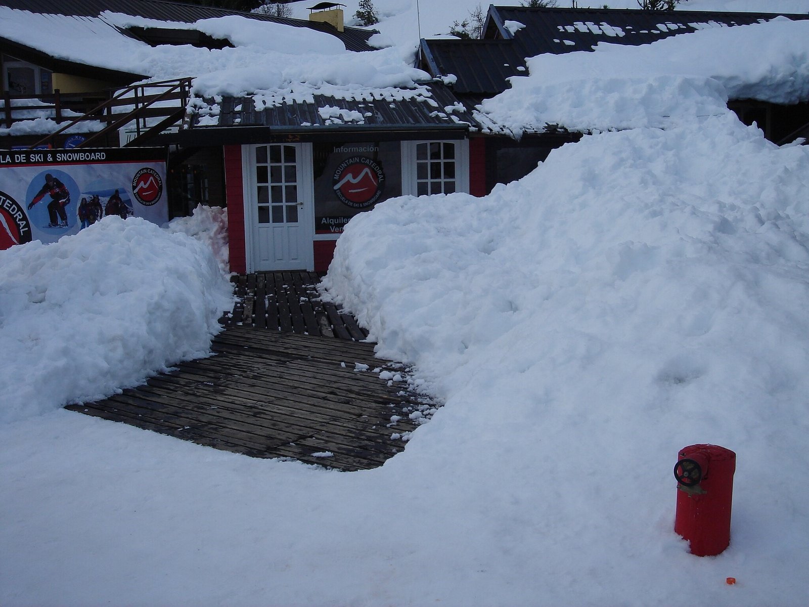 Porto de iates de Cerro Campanario com Rocher dos Grimaldi