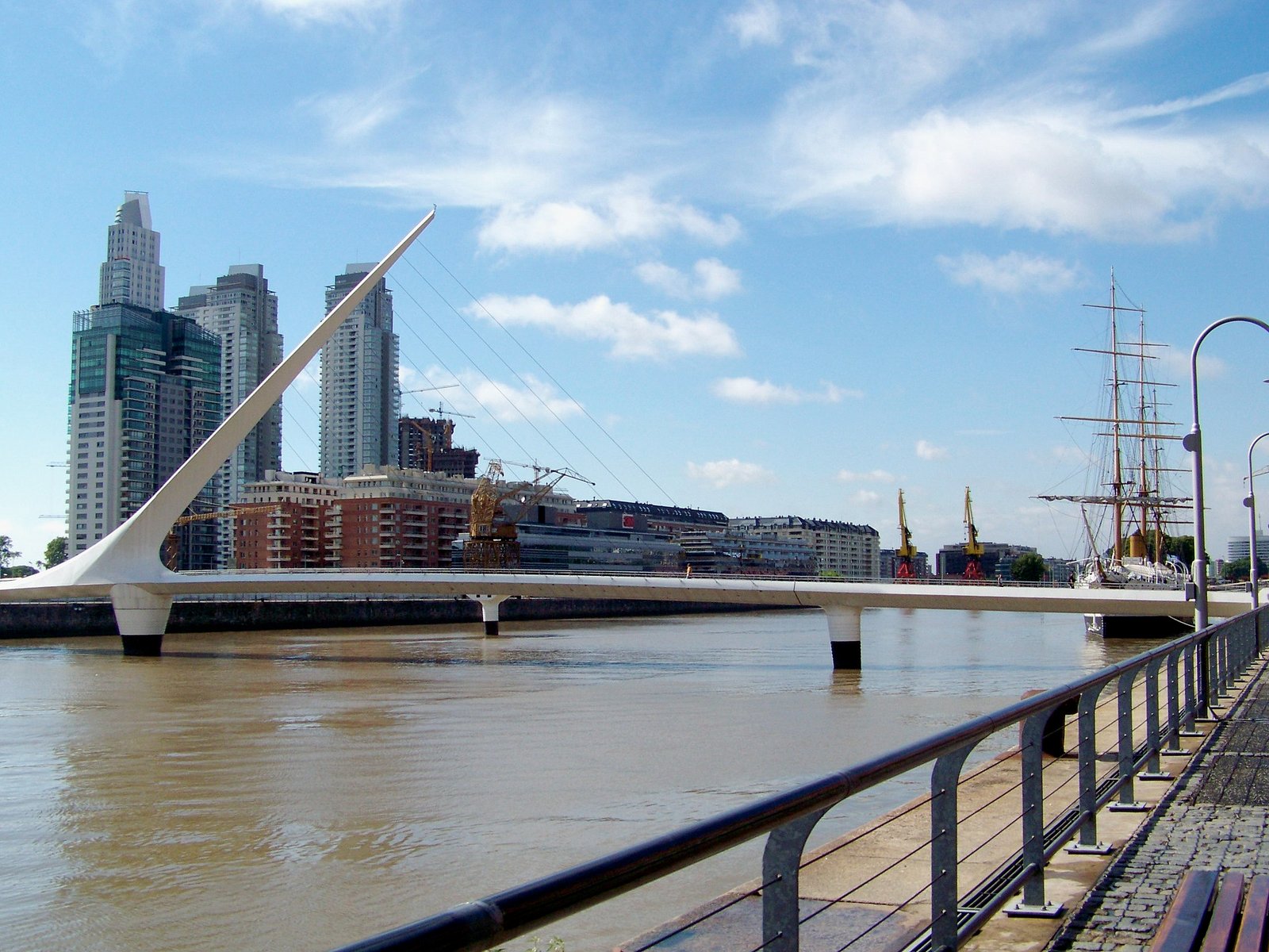 Margens do Rio Puerto Madero ao amanhecer, Buenos Aires